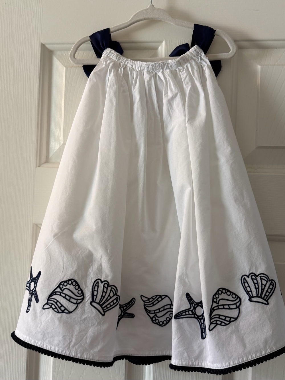 Rachel Zoe White Girls' Dress with Navy Bows, size 24 months - Picture 3 of 11